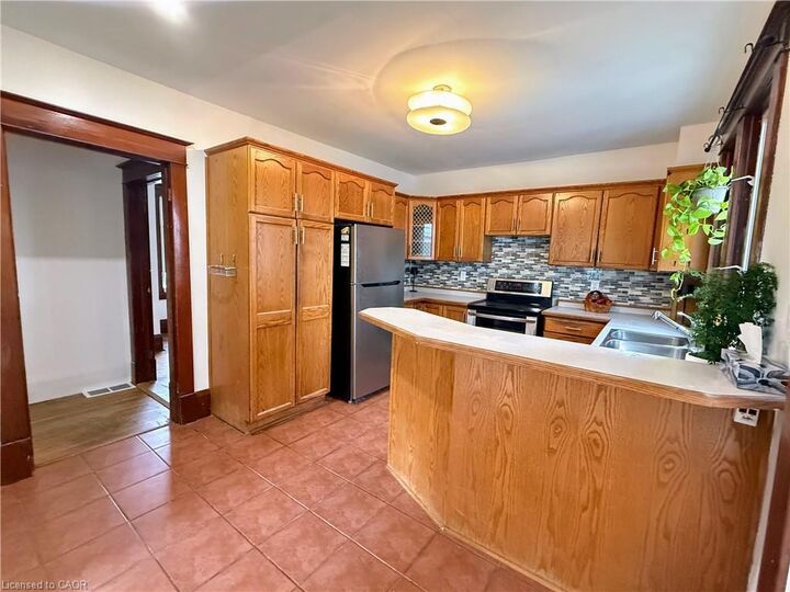Property Photo:  50 Haddington Street 1  ON N1R 3P9 