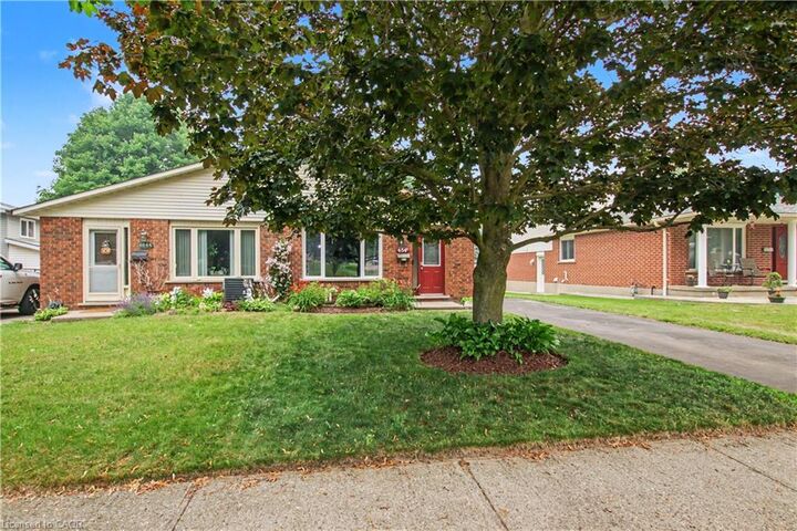 Property Photo:  484 Redfox Road B  ON N2K 2V8 