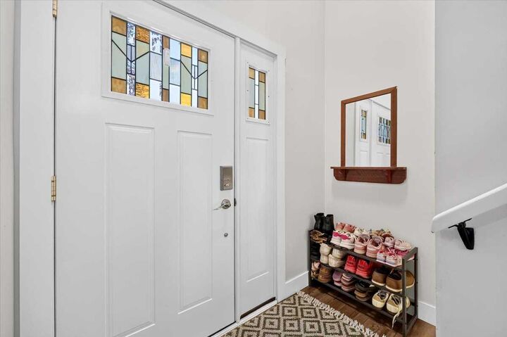 Property Photo:  1011 32 Street SE  AB T2A 0Z5 