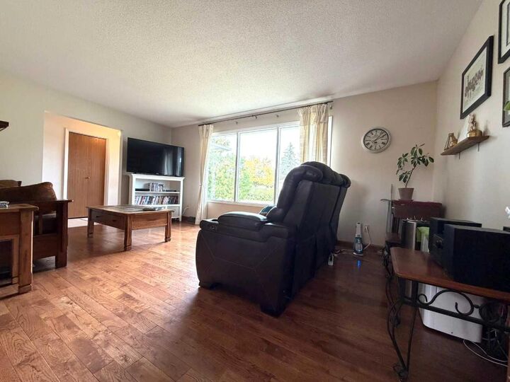 Property Photo:  1305 5 Avenue  AB T9W 1G3 