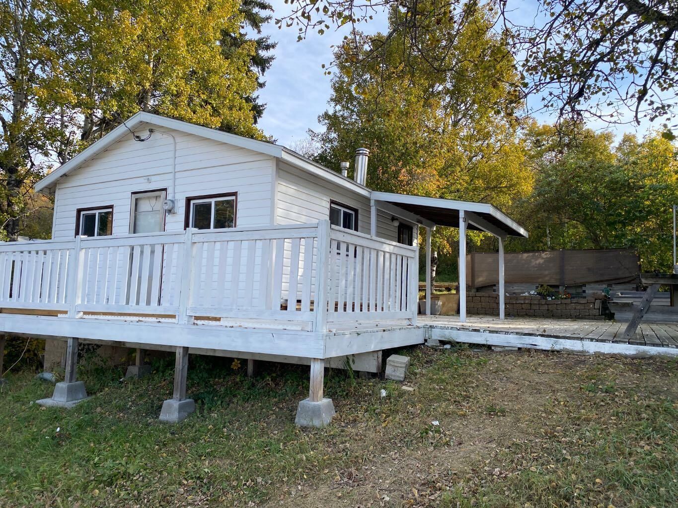 Property Photo:  313 Minnewaukan Road  AB T4V 2M9 