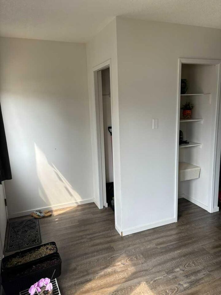 Property Photo:  1234 9 Avenue N 1  AB T1H 1G7 