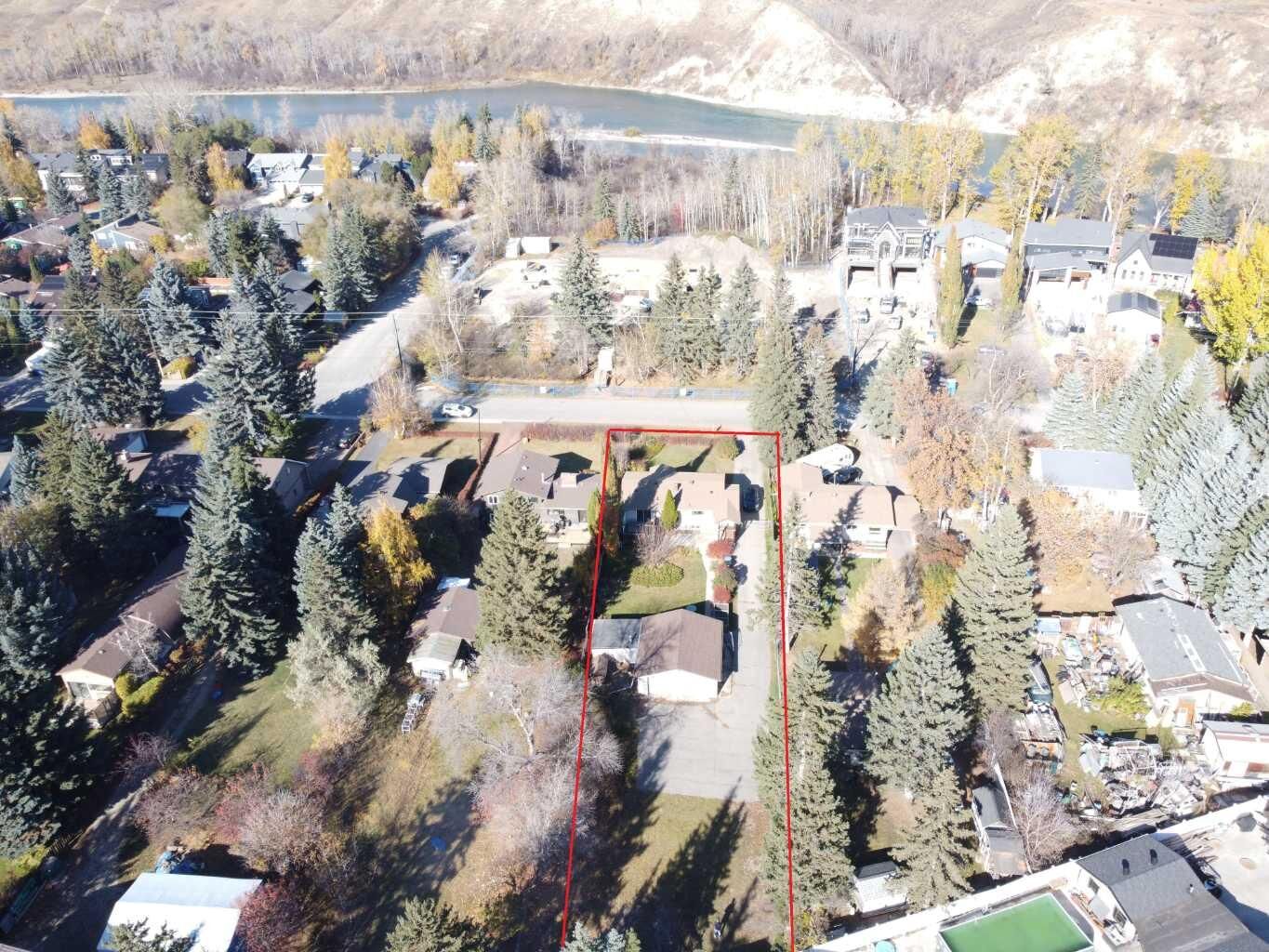 Property Photo:  7219 Bow Crescent NW  AB T3B 2C9 