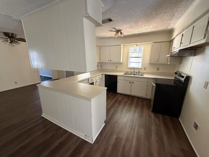 Property Photo: 619 &Amp 613 Roberts LA 70634