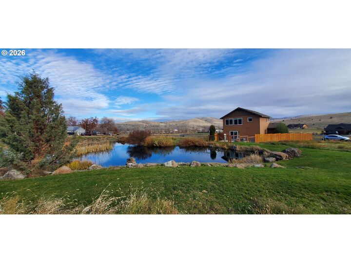Property Photo: 419 Little Lake Rd OR 97037
