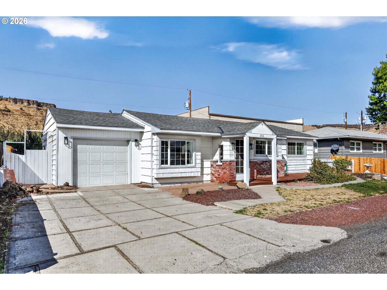 Property Photo:  3516 W 8th St  OR 97058 