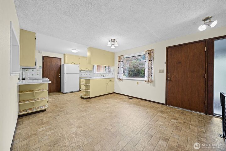 Property Photo: 30071 10th Avenue SW WA 98023