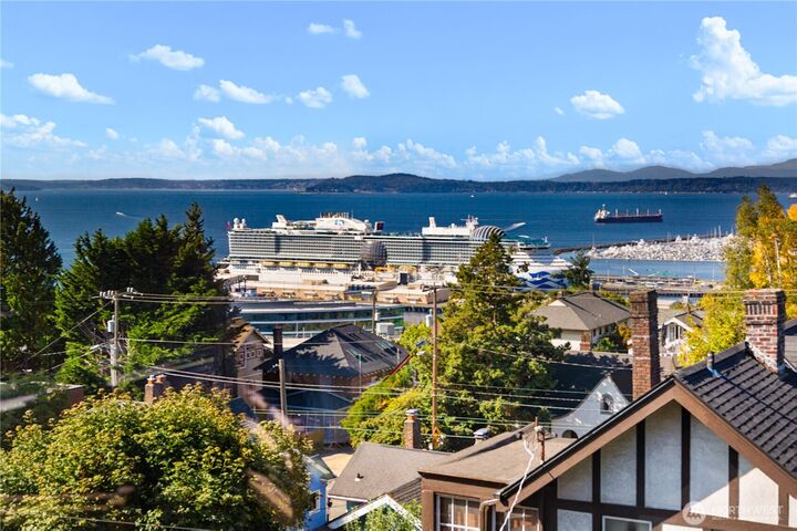 Property Photo: 1435 9th Avenue W 1437 WA 98119