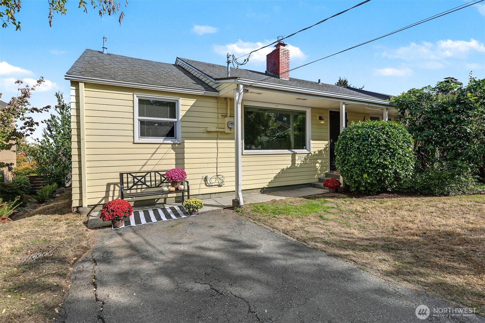 Property Photo: 3046 24th Avenue W WA 98199