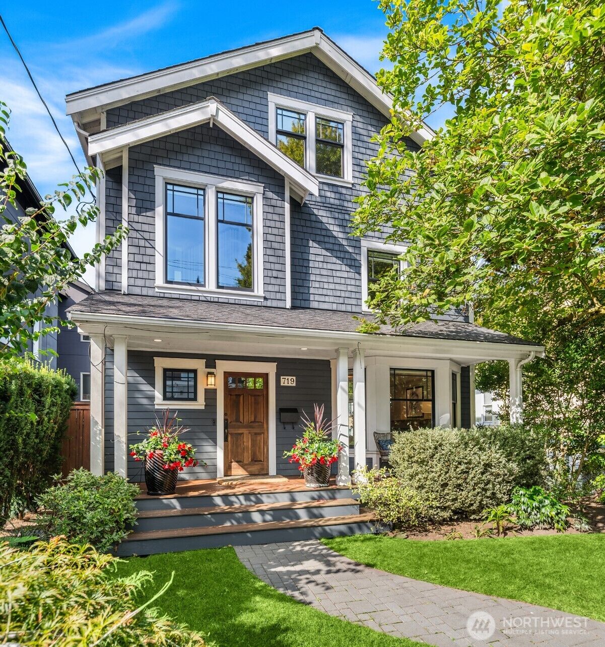 Property Photo: 719 Belmont Place E WA 98102
