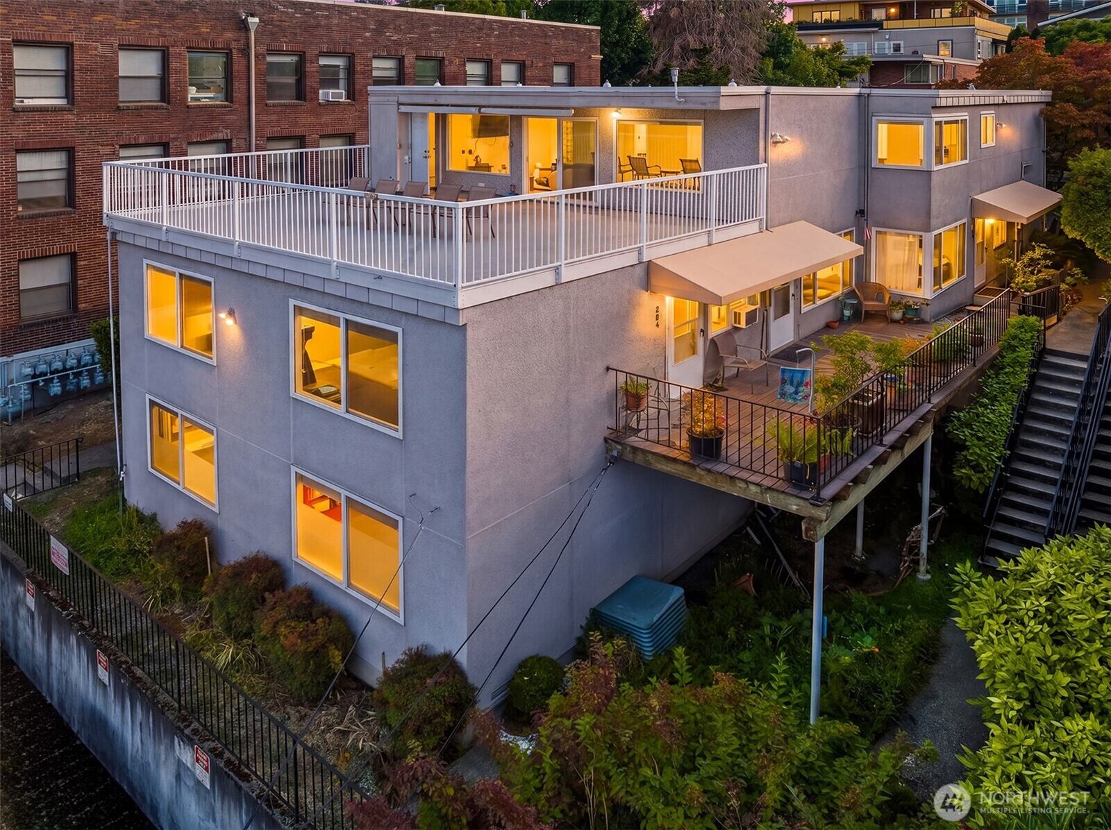 Property Photo:  2239  Yale Avenue E  WA 98102 