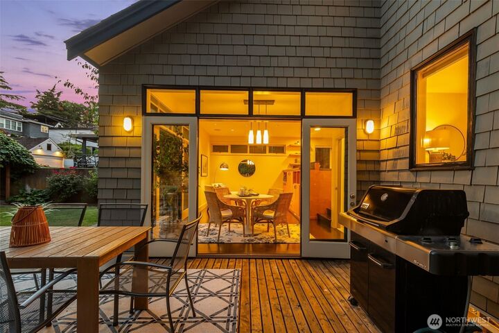 Property Photo:  1819  39th Avenue E  WA 98112 