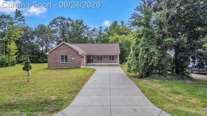 Property Photo:  8896 Pacton Drive  MI 48317 