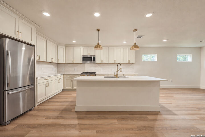 Property Photo:  530 Avenue A  TX 78130 