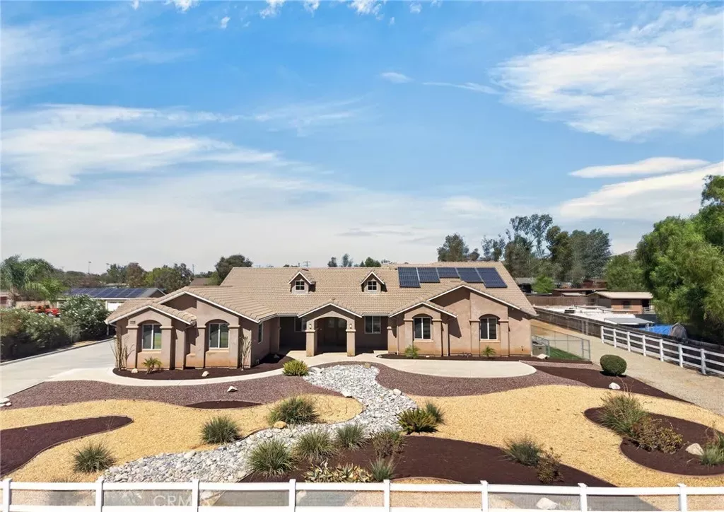 Property Photo: 29320 Calle De Caballos CA 92585