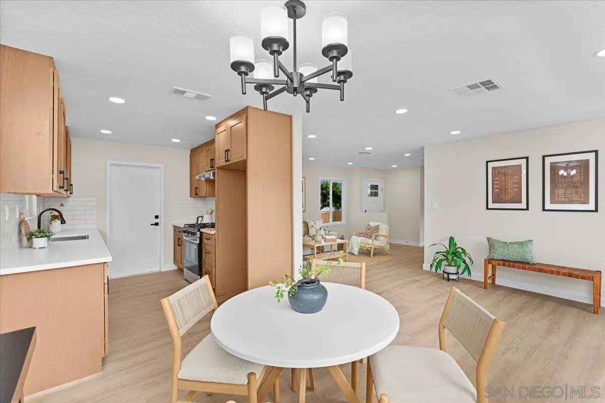 Property Photo:  505 Parkbrook St  CA 91977 