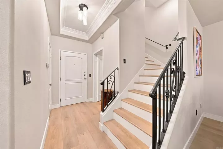 Property Photo:  14819 Magnolia Boulevard 7  CA 91403 
