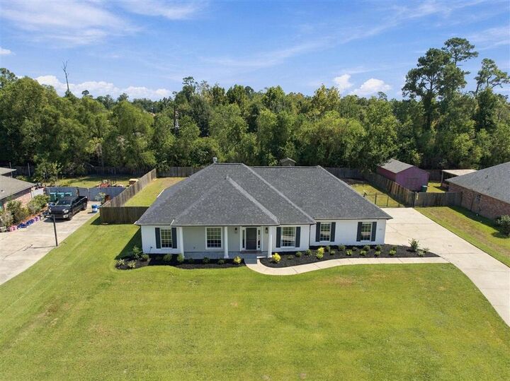 Property Photo: 504 Colonial Drive LA 70611