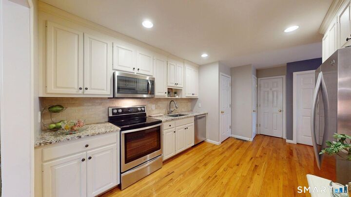 Property Photo: 6 Reggie Way B CT 06016