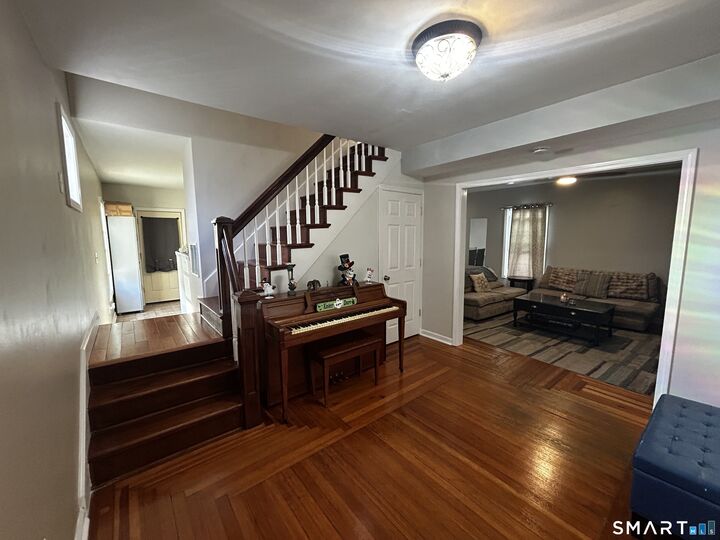 Property Photo:  6 Cross Street  CT 06514 
