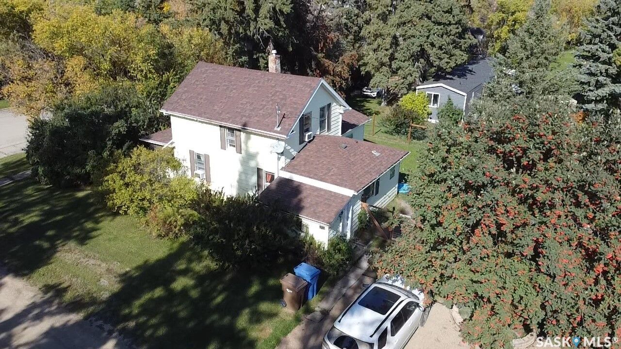 Property Photo:  326 4th Street  SK S0E 1P0 