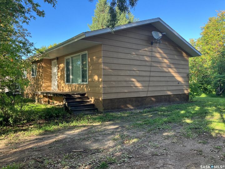 Property Photo:  412 Guloien Avenue  SK S0J 3B0 