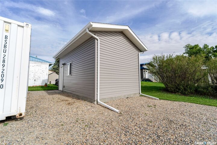 Property Photo:  501 Railway Avenue  SK S0G 5E0 