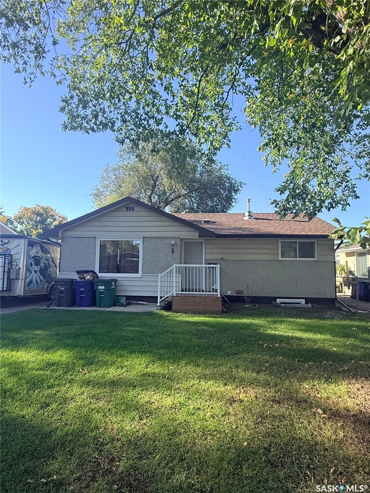 Property Photo:  5 Malta Crescent  SK S7L 3V9 