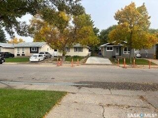 Property Photo:  147 Thomson Avenue  SK S4N 5L2 