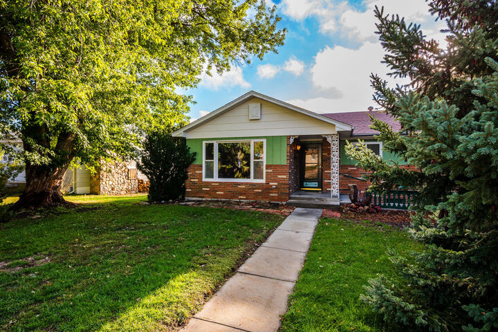 Property Photo: 1013 N Carrington Avenue WY 82834