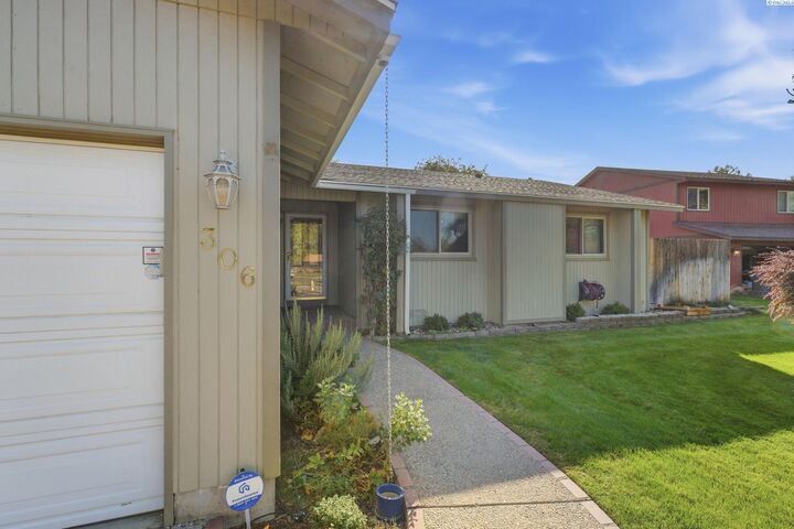 Property Photo: 306 N Montana Ct WA 99336