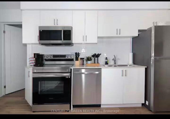 Property Photo:  4263 Fourth Avenue 815  ON L2E 0C2 