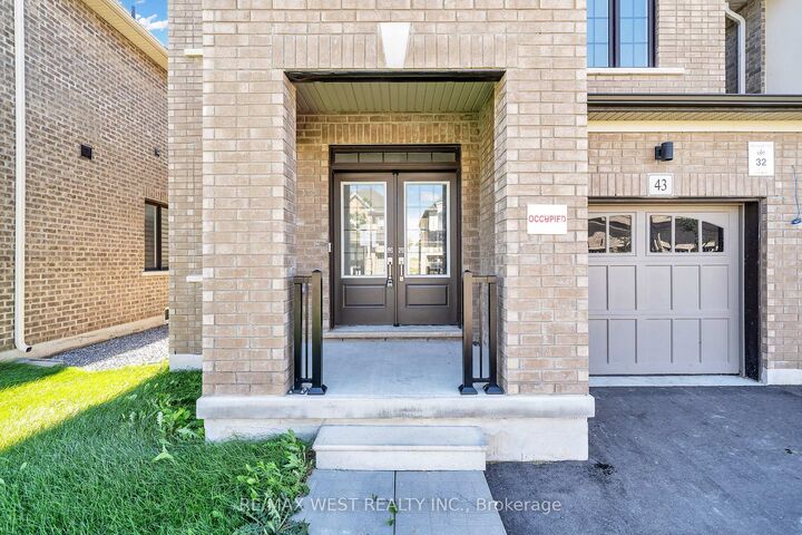 Property Photo:  43 Ed Ewert Avenue  ON L1B 0W7 