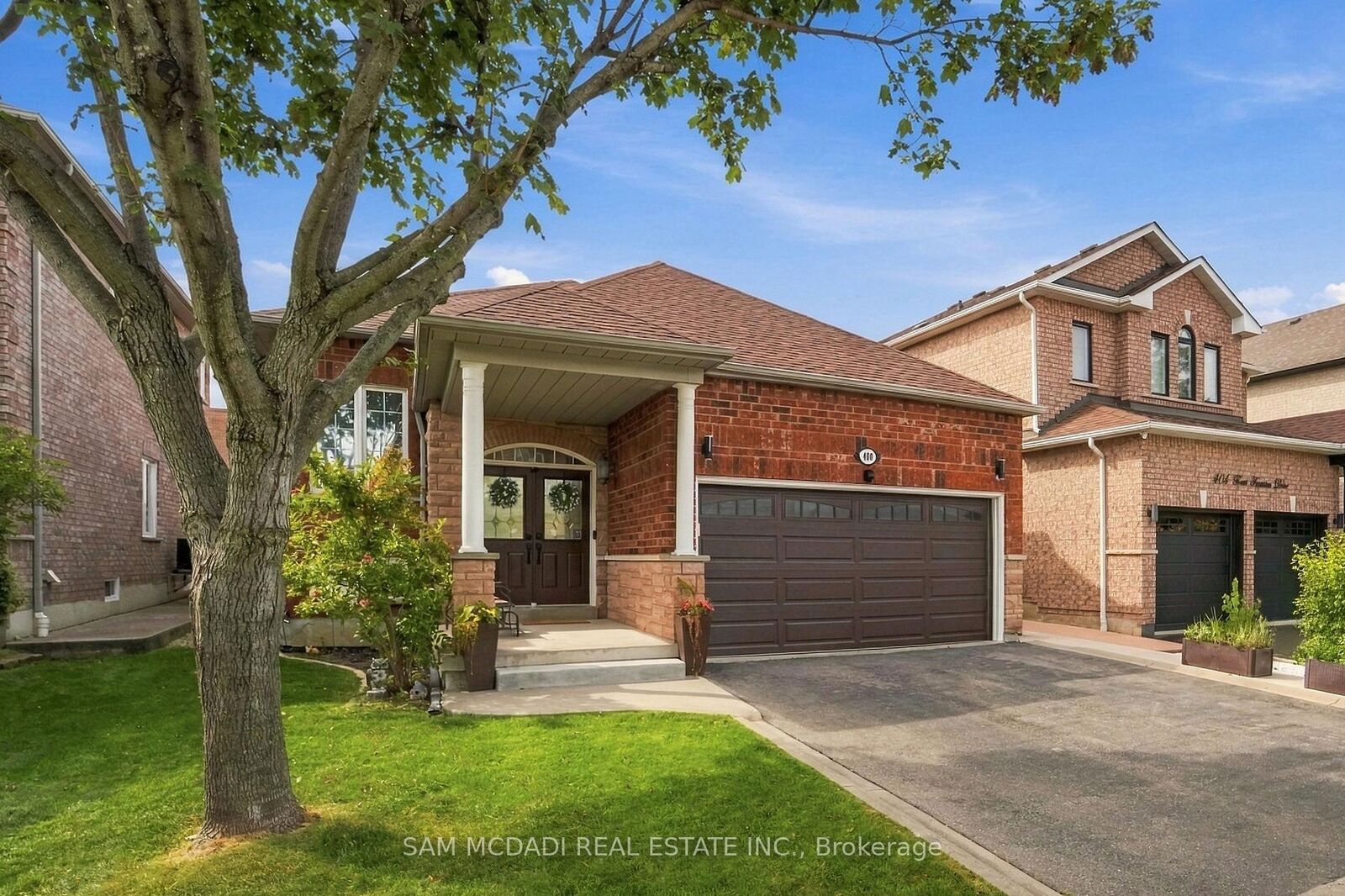 Property Photo: 400 Forest Fountain Drive ON L4H 1W4