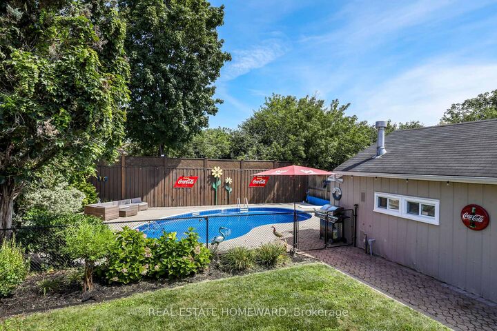 Photo de la propriété:  113 Gibbons Street  ON L1J 4Y1 