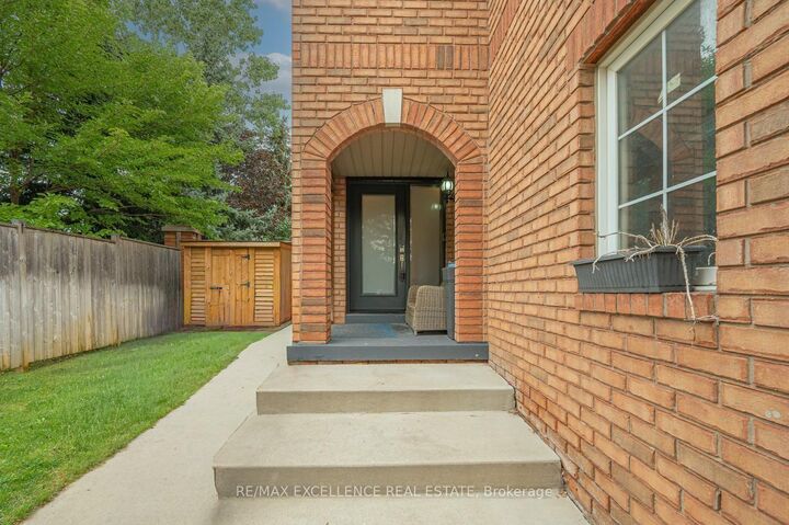 Property Photo: 20 Manett Crescent ON L6X 4X4