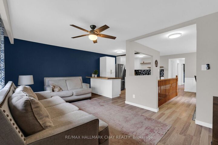 Property Photo:  109 Daphne Crescent  ON L4M 2Y7 