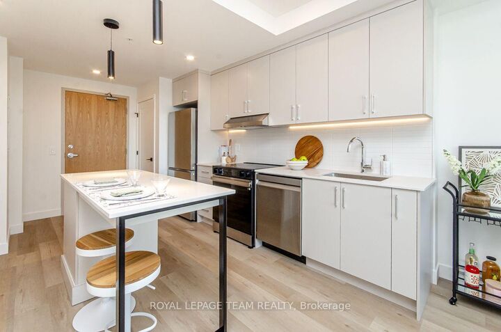Property Photo:  398 Roosevelt Avenue 506  ON K2A 4J2 