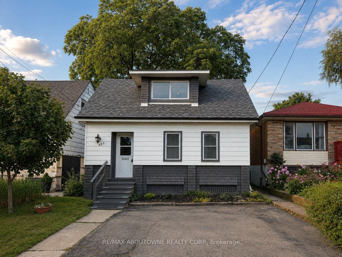 Property Photo:  227 East 23rd Street  ON L8V 2X2 