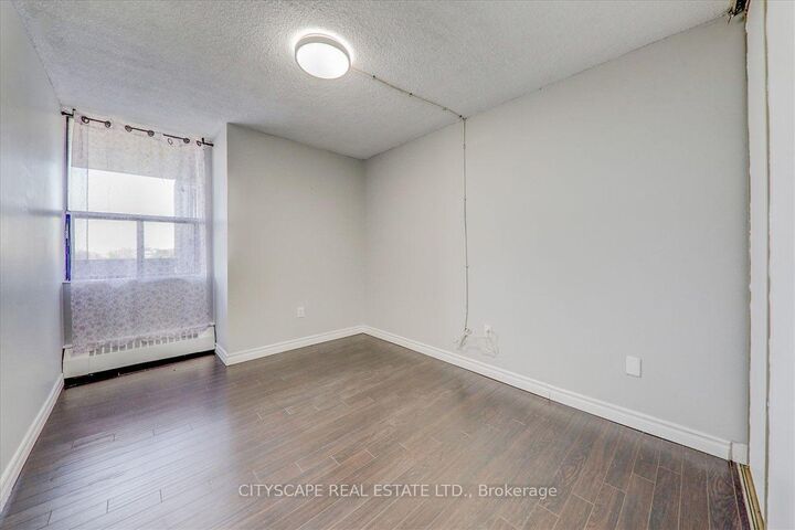 Property Photo:  25 Sunrise Avenue #914  ON M4A 2S2 