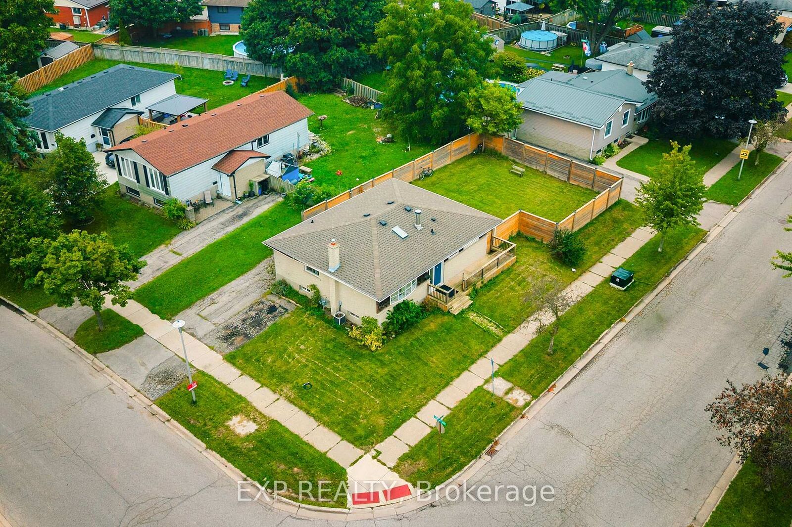 Property Photo:  56 Ashbury Avenue  ON N6E 1T1 