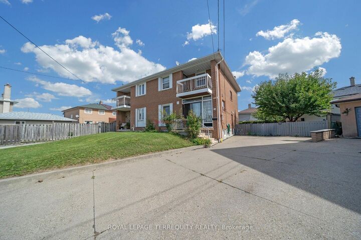 Property Photo:  11 Dixiana Court  ON M3L 1X3 