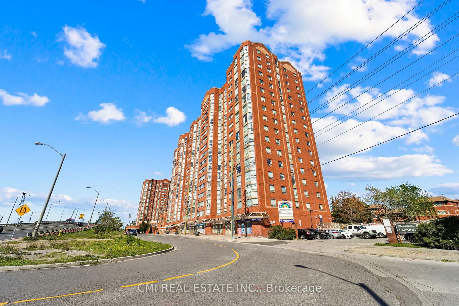 Photo de la propriété: 2466 Eglinton Avenue E 1510 ON M1K 5J8