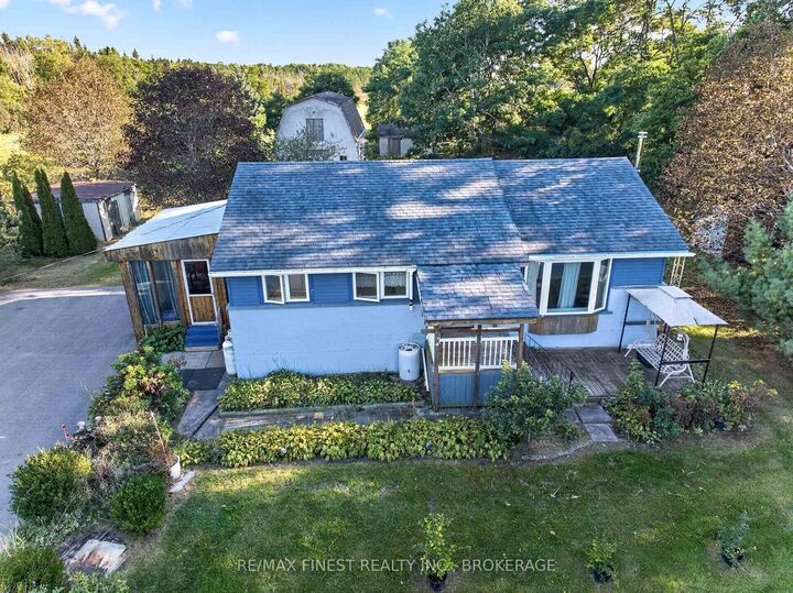 Photo de la propriété: 1045 Middle Road ON K7L 4V3