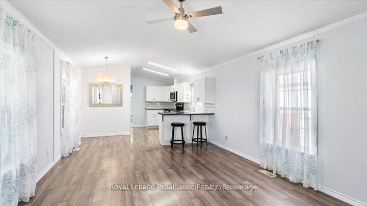 Photo de la propriété:  311 Dundas Street E 18  ON K8V 1M1 