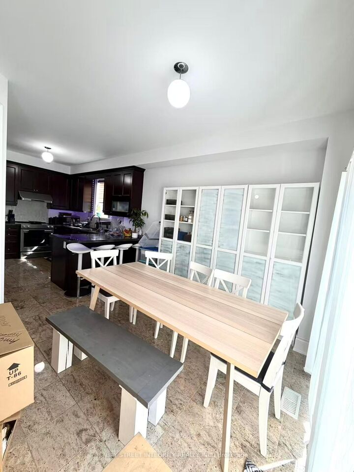 Property Photo:  60 Caria Court Main  ON L4H 4G5 
