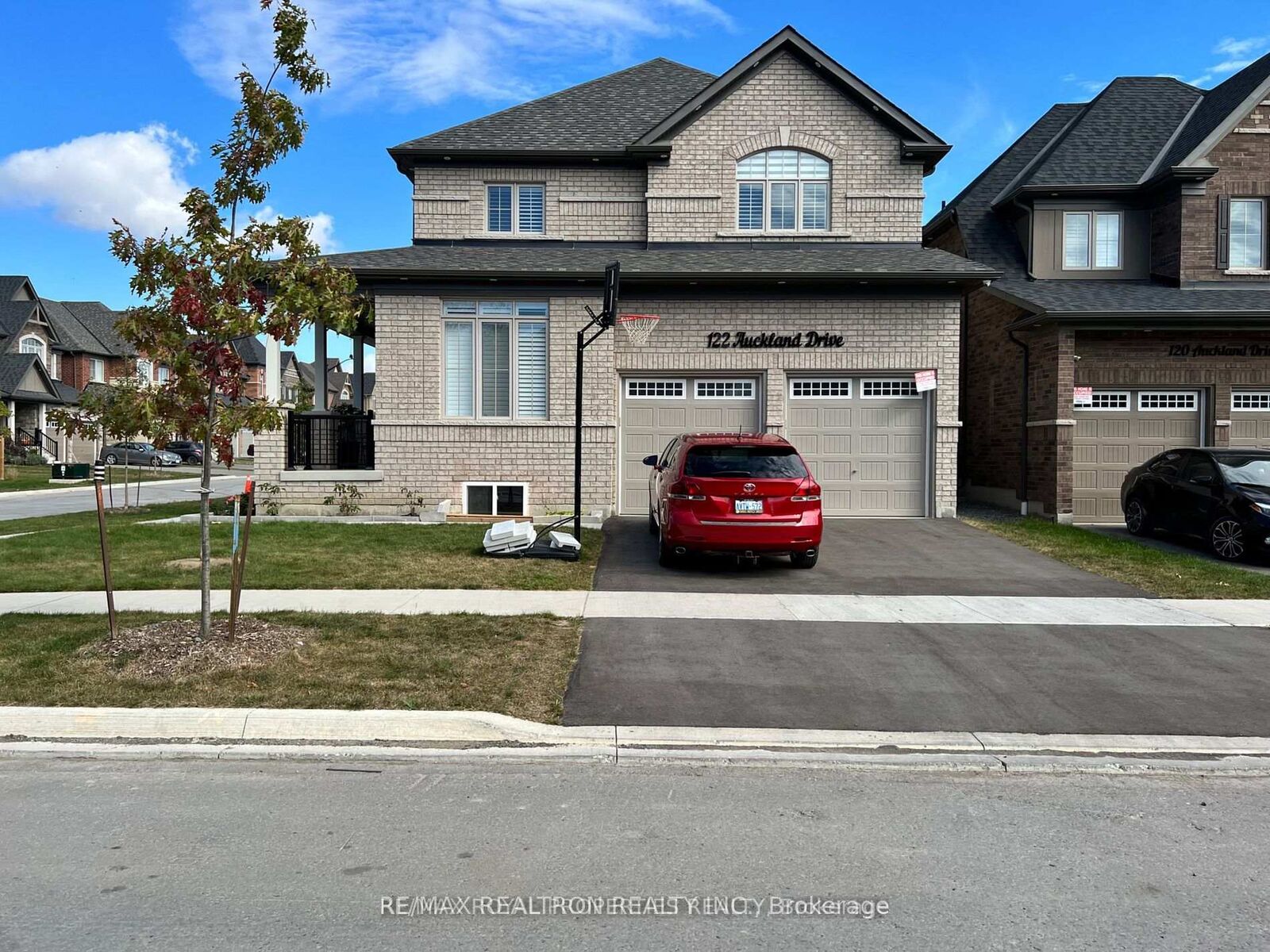 Property Photo:  122 Auckland Drive Bsmt  ON L1P 0J4 