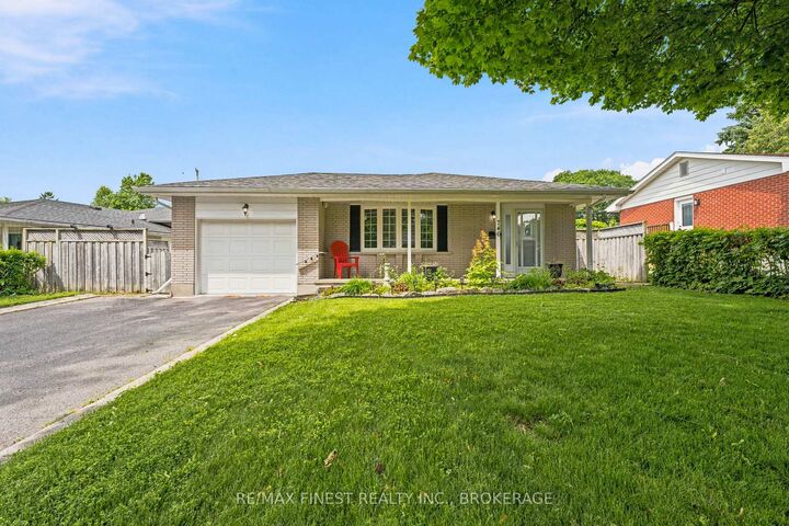 Photo de la propriété: 746 Laidlaw Crescent ON K7M 5M5