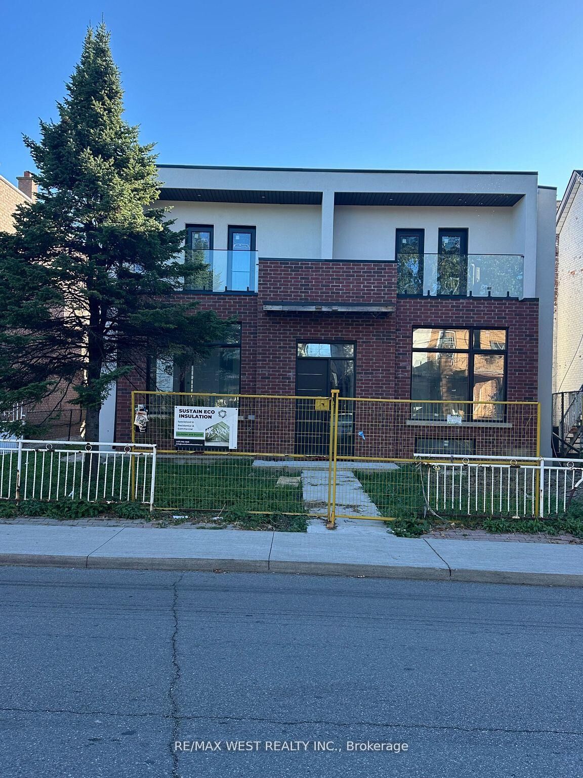 Photo de la propriété: 145 Dovercourt Road ON M6J 3C5