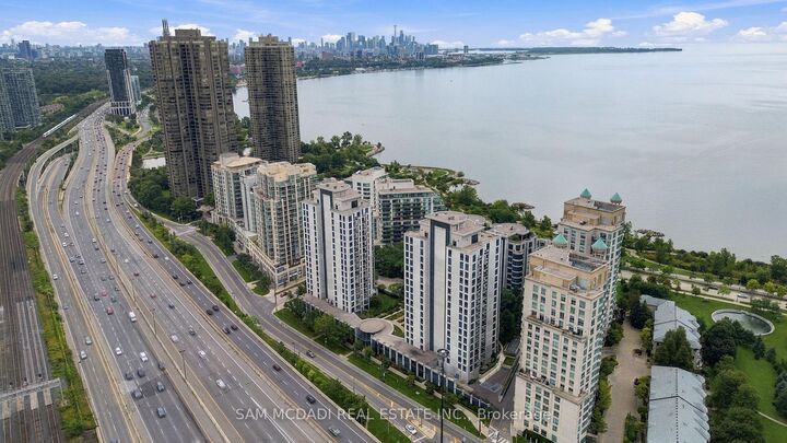 Photo de la propriété: 2087 Lake Shore Boulevard W 103 ON M8V 4G3